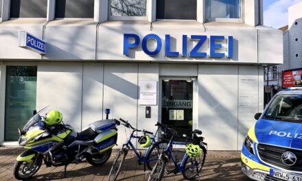 41-Jährige läuft nach räuberischem Diebstahl Polizisten in die Arme – U‑Haft