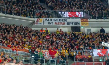 Trauer und Tränen – trotzdem bleiben Fans der DEG treu