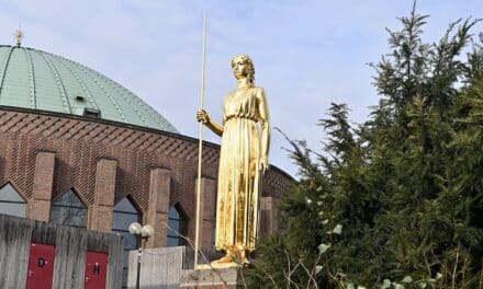 Neuvergoldung der Pallas Athene durch Stiftung ermöglicht