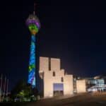 Kunst trifft Architektur: Rheinturm wird zur leuchtenden Bühne für Elena Panknin