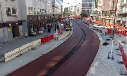 Endspurt Am Wehrhahn: Erstmals flächendeckend roter Asphalt auf Fahrradstraße