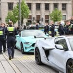 Karfreitag in Düsseldorf: Polizei überprüft auffällige Fahrzeuge zentral am Corneliusplatz