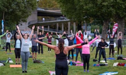 Sportbegeisterung beim Kick-off zur Sommersaison von Sport im Park