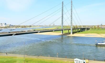 Rheinkniebrücke wegen Vermessungsarbeiten eine Nacht gesperrt