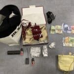 Diebstahl in der Stadtmitte: Damenhandtasche aus Pkw entwendet – Zivilfahnder nehmen zwei Männer fest