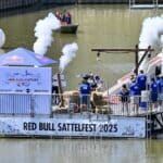 Tandem-Spektakel im Düsseldorfer Medienhafen — Red Bull Sattelfest begeistert mit verrückten Fahrradkreationen