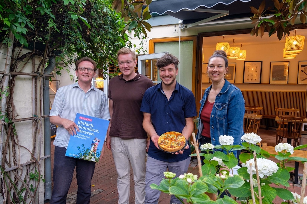 Projektteam der Pop-Up Hochzeit stellte das Segensfest in Ellas Café vor (v.l.n.r.): Peter Krogull, Michael Mutzbauer, Samuel Coppes, Christiane Otte. Foto: Uwe Schaffmeister