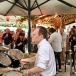 Ein lauer Sommerabend mit Theo Fitsos und OB Dr. Stephan Keller auf der Ufer 8‑Terrasse