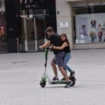 Heerdt: Schwerer E‑Scooter-Unfall – Frau schwer verletzt – Verdacht auf Trunkenheitsfahrt
