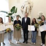 OB Keller zeichnet vier couragierte Lebensretterinnen im Rathaus aus