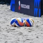 Beach-EM Tag 2: Sieben deutsche Duos im Achtelfinale – packende Spiele im Regen von Düsseldorf