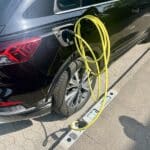 Innovative Ladebordsteine in Düsseldorf: Erfolgreiche Bilanz nach 60 Tagen – neuer Standort in Flingern eröffnet
