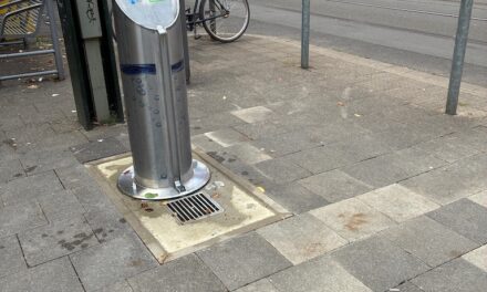Brunnen am Roten Platz: mal da, mal weg — und wieder da !