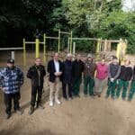 Auszubildende des Gartenamtes haben den Kinderspielplatz Heiligenhauser Straße neu gestaltet