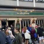 Überraschungsauftritt von Ed Sheeran im Düsseldorfer Pub