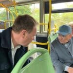 OB Keller zeigt Wohnungsbau-Erfolge bei Bustour durch Düsseldorf