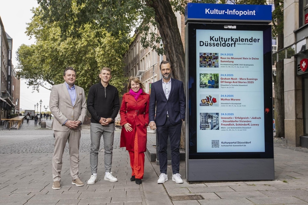  v.l.n.r. Majk Kobas (Leiter Düsseldorf Media), Marius Brenzinger (Regionalmanager von Wall), Angélique Tracik (Leiterin des Kulturamts der Landeshauptstadt Düsseldorf), Thorben Meier (Geschäftsführer Düsseldorf Marketing) © Düsseldorf Marketing