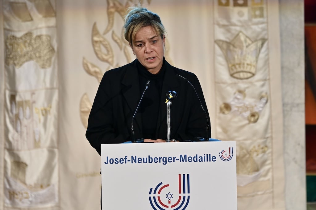 Laudatorin Mona Neubaur Stellvertretende Ministerpräsidentin des Landes NRW Laudatorin Mona Neubaur Stellvertretende Ministerpräsidentin des Landes NRW