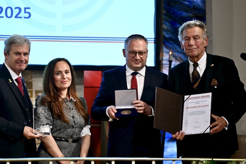 Preisverleihung an Wolfgang Roilshoven © Lokalbüro Preisverleihung an Wolfgang Roilshoven © Lokalbüro