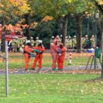 Großeinsatz der Feuerwehr auf Messeparkplatz in Düsseldorf wegen verdächtigem Stoff