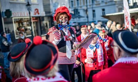 Hoppeditz-Erwachen 2025: Ute Ast feiert ihr Comeback in Eller