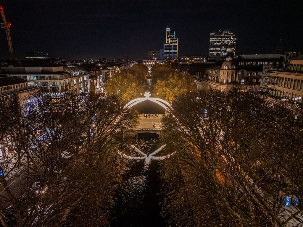 Am Dienstagabend wurde der beliebte Lichterdom offiziell eingeschaltet © LB / Olaf Oidtmann Am Dienstagabend wurde der beliebte Lichterdom offiziell eingeschaltet © LB / Olaf Oidtmann