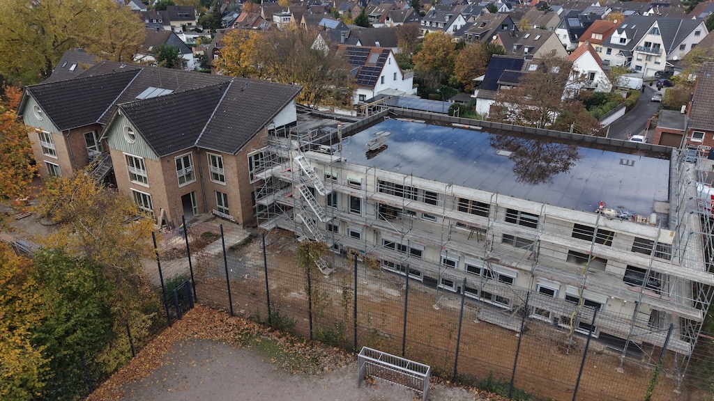 Fortschritte bei den Bauarbeiten an der Kita am Offenbacher Weg: Im Beisein von Stadtdirektor Burkhard Hintzsche fand am Mittwoch, 5. November 2025, das Richtfest für den neuen Erweiterungsbau statt. ©Landeshauptstadt Düsseldorf/ David Young