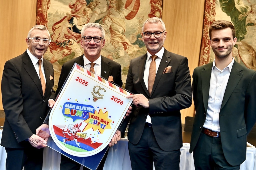 v.l. H.P Suchand, Lothar Hörning, Uwe Willer und Marvin van Olenhausen, Manager in der neuen Hofburg Living Hotel "De Medici" © Lokalbüro