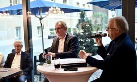 IHK-Hauptgeschäftsführer Gregor Berghausen begeistert beim 24. Talk im ausverkauften Mutter-Ey Kunst-Kaffee