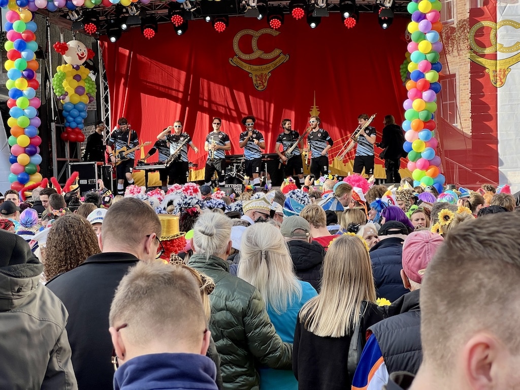 Das Bühnenprogramm auf dem Marktplatz © Lokalbüro