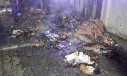 Brand in Müllsammelplatz auf der Henkelstraße