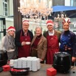 Zum achten Mal gemeinsames Weihnachts-Mittagessen für wohnungslose Menschen im Kunstcafé Mutter Ey