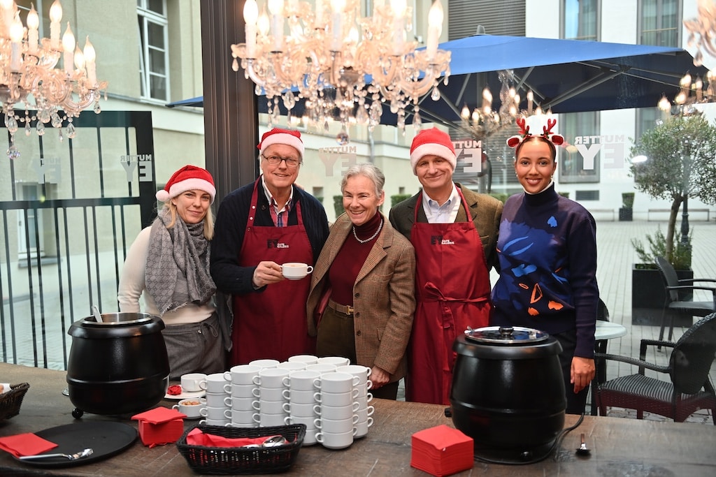 Dorothee Hinkel, Heribert Klein, Nanuela und Uwe Schmitz und Shari-Sadia Osman © Lokalbüro