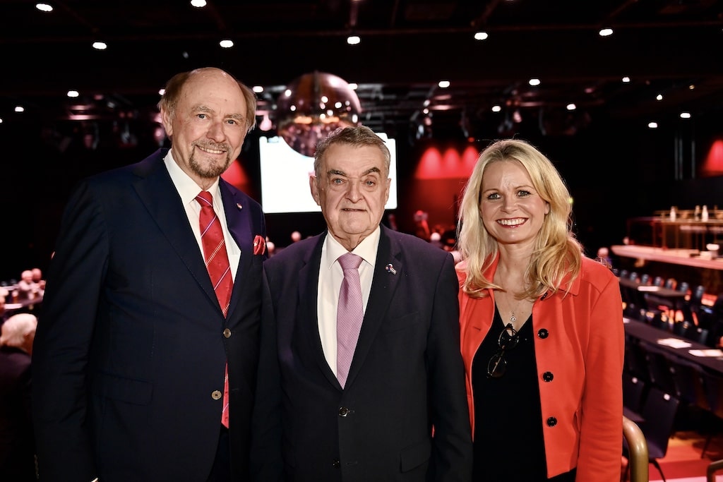 Baas der Jonges Dr. Reinhold Hahlhege, Innenminister Herbert Reul und Laudatorin Angela Erwin © Lokalbüro