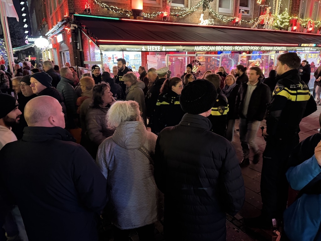 Bolkerstraße wird wegen Überfüllung zur Einbahnstraße © LB / Manfred Fammler Bolkerstraße wird wegen Überfüllung zur Einbahnstraße © LB / Manfred Fammler