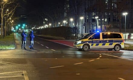 Schüsse auf Taxi in Düsseldorf – Eine Person schwer verletzt – Polizei mit starken Kräften im Einsatz – Mordkommission ermittelt