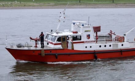 Nikolaus begeistert Düsseldorfer Kinder – Festlicher Empfang im Rathaus