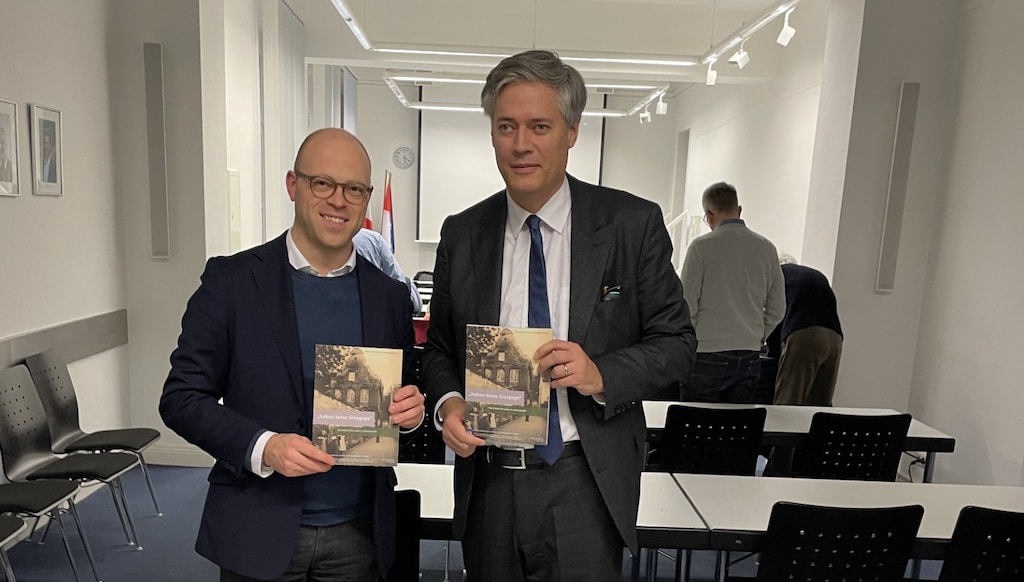 Gemeinsames Projekt - Benedict Stieber (l, BV5) und Bastian Fleermann (r, Gedenkstätte Düsseldorf) © LB / Christof Roche Gemeinsames Projekt - Benedict Stieber (l, BV5) und Bastian Fleermann (r, Gedenkstätte Düsseldorf) © LB / Christof Roche