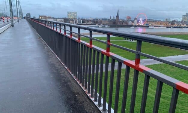 Oberkasseler Brücke: Arbeiten am höheren Geländer kommen voran
