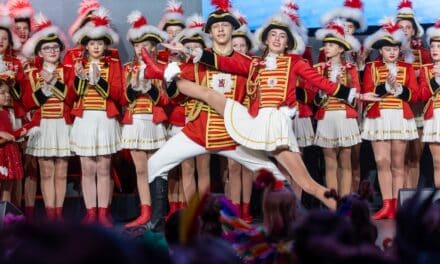 Bunter Kinderkarneval der Prinzengarde lockt mehr als 400 junge Jecken