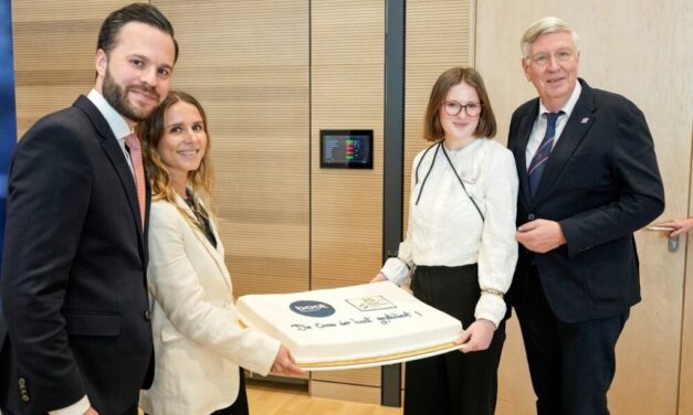 Sportstiftung NRW ehrt 129 Nachwuchsathletinnen und ‑athleten beim Captains Day auf der „boot“