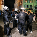 Starker Polizeieinsatz gegen Feuerwerkskörper in der Altstadt zu Silvester