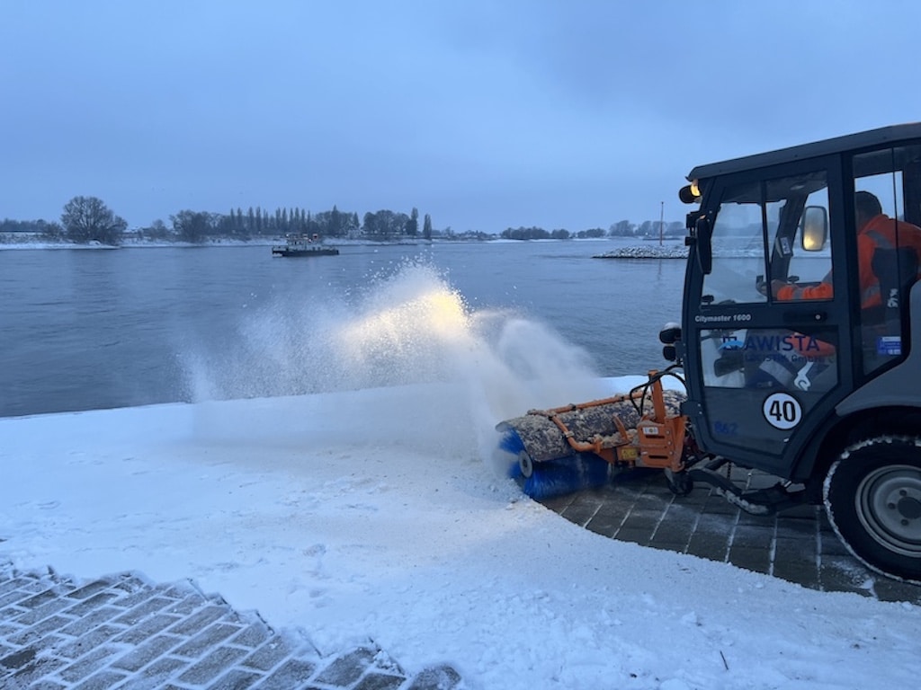 Die Ausfahrtsrampe wurde von Schnee und Eis befreit © Lokalbüro Die Ausfahrtsrampe wurde von Schnee und Eis befreit © Lokalbüro