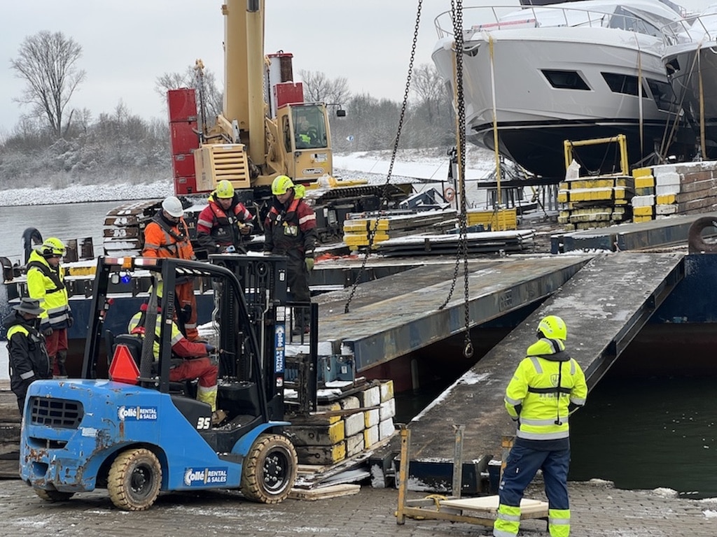 Bau einer Stahlrampe © Lokalbüro Bau einer Stahlrampe © Lokalbüro