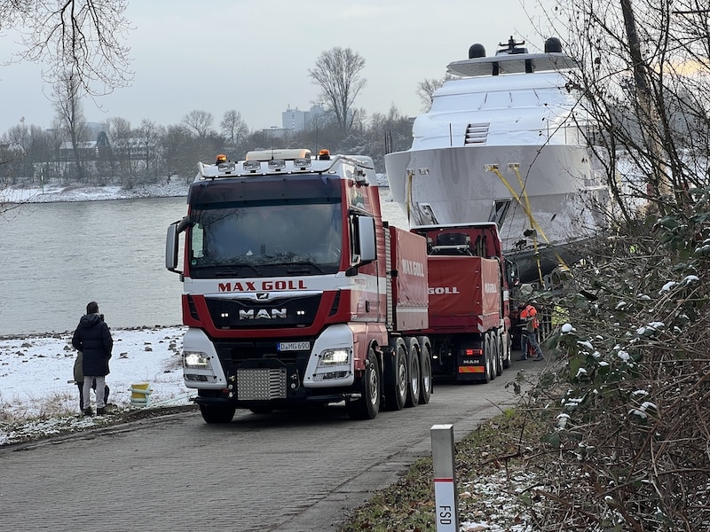 Transport der San Lorenzo SD90 zur Messe © Lokalbüro Transport der San Lorenzo SD90 zur Messe © Lokalbüro