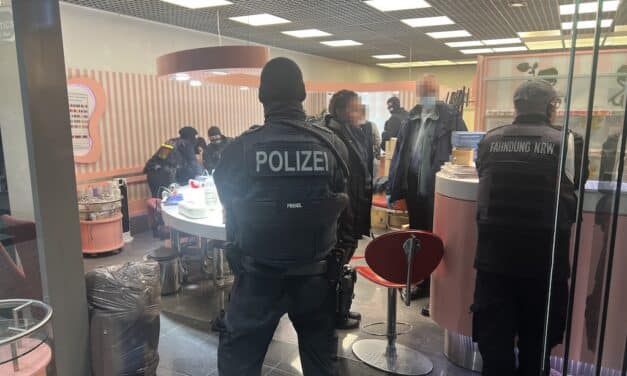 Innenstadt und Stadtteile im Blick der Ermittler: Große Razzia gegen Schwarzarbeit in Düsseldorfer Nagelstudios