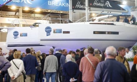 Volle Messehallen mit Sport, Spaß und Urlaubsstimmung